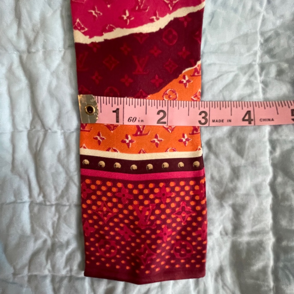 Louis Vuitton Fuchsia and Burgundy 100% Silk Bandeau With Original Receipt - Picture 6 of 10